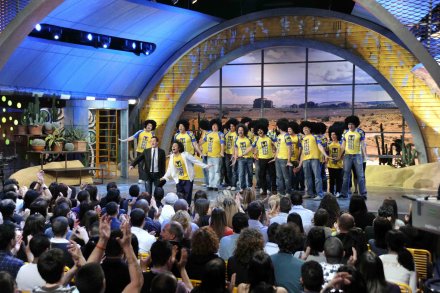 Domenica 19 aprile alle 21.30 su Italia 1 Rossella Brescia e Beppe Braida conducono la quindicesima ed ultima puntata dellottava edizione dello show comico Colorado, con la partecipazione de I Fichi dIndia e Giovanni Cacioppo.